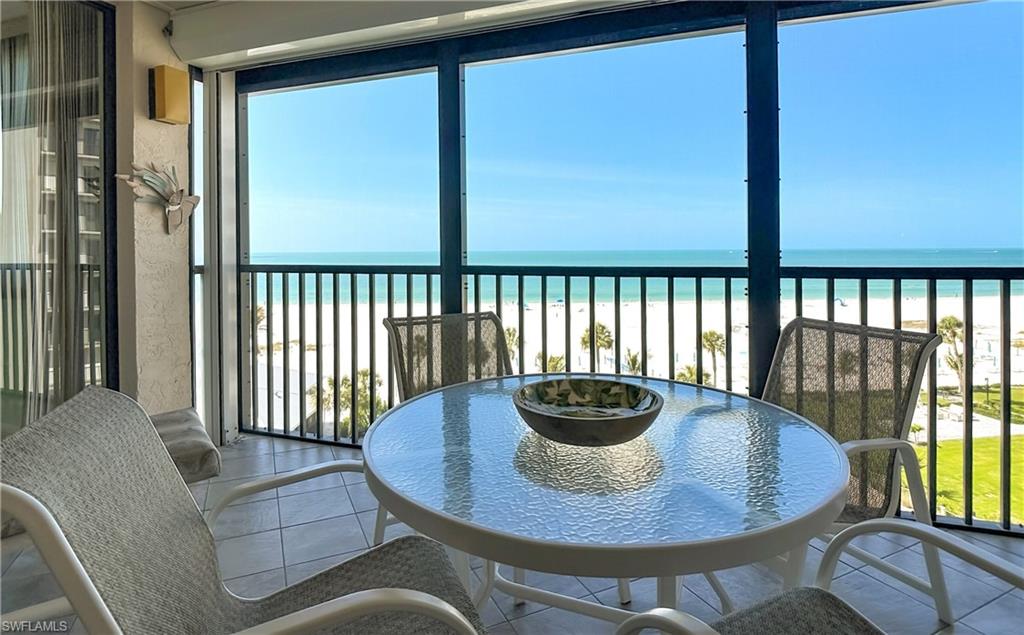 CAPER BEACH CLUB - Residential