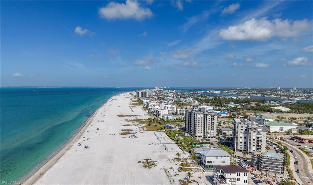 CAPER BEACH CLUB - Residential