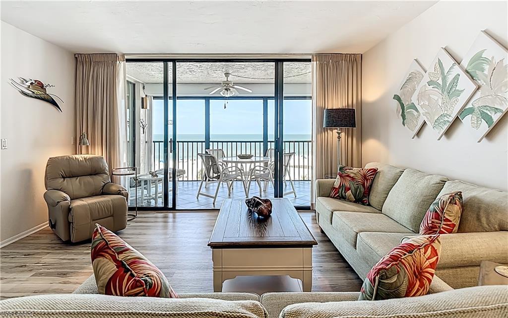 CAPER BEACH CLUB - Residential