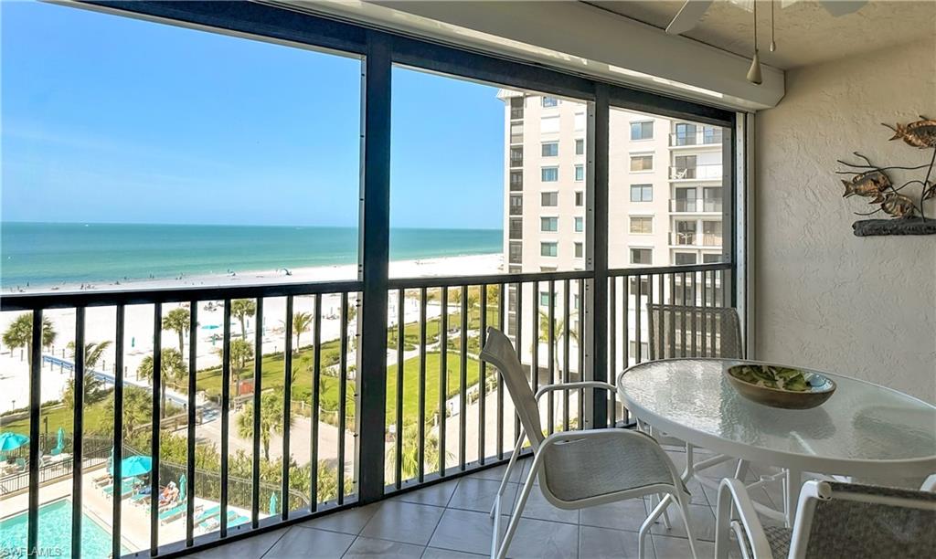 CAPER BEACH CLUB - Residential