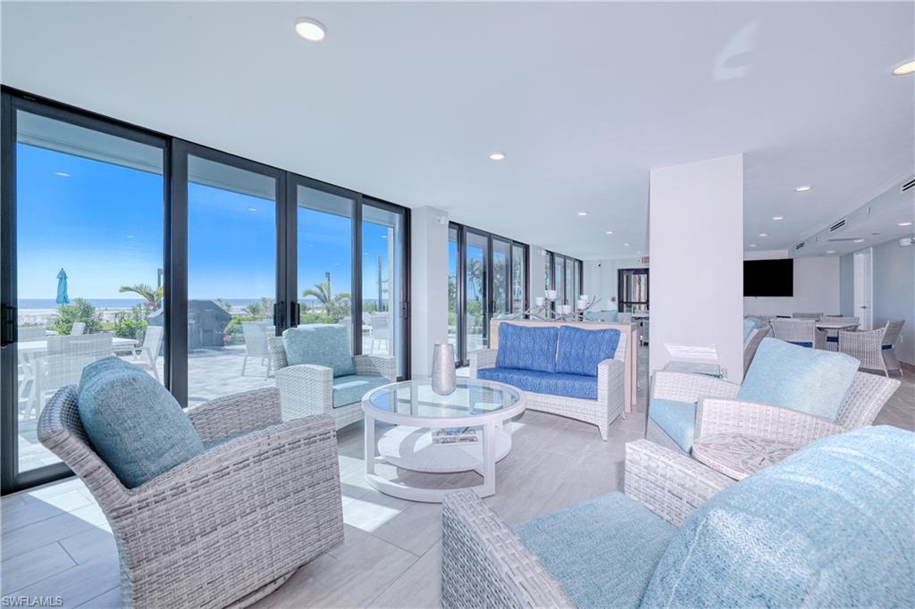 CAPER BEACH CLUB - Residential