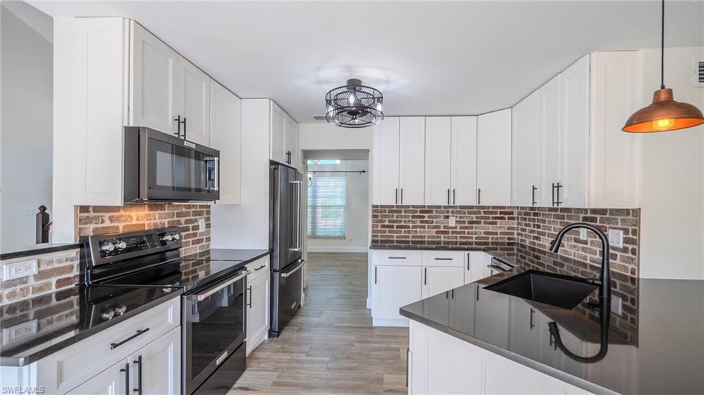 FOUNTAIN LAKES - Residential