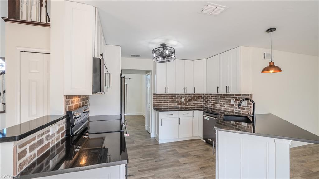 FOUNTAIN LAKES - Residential