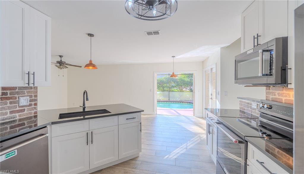 FOUNTAIN LAKES - Residential