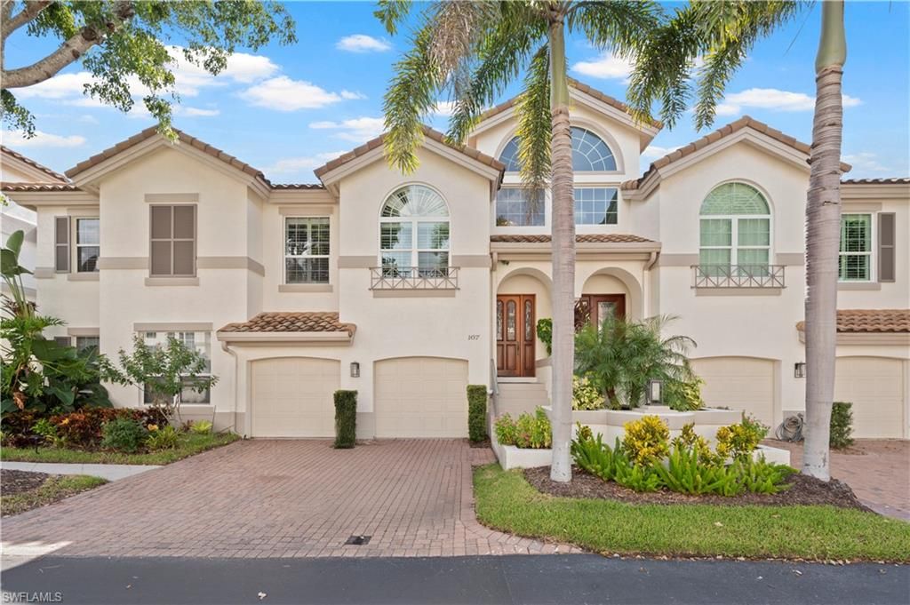 Photo of 167 Colonade CIR, NAPLES, FL 34103 (MLS # 225066173)