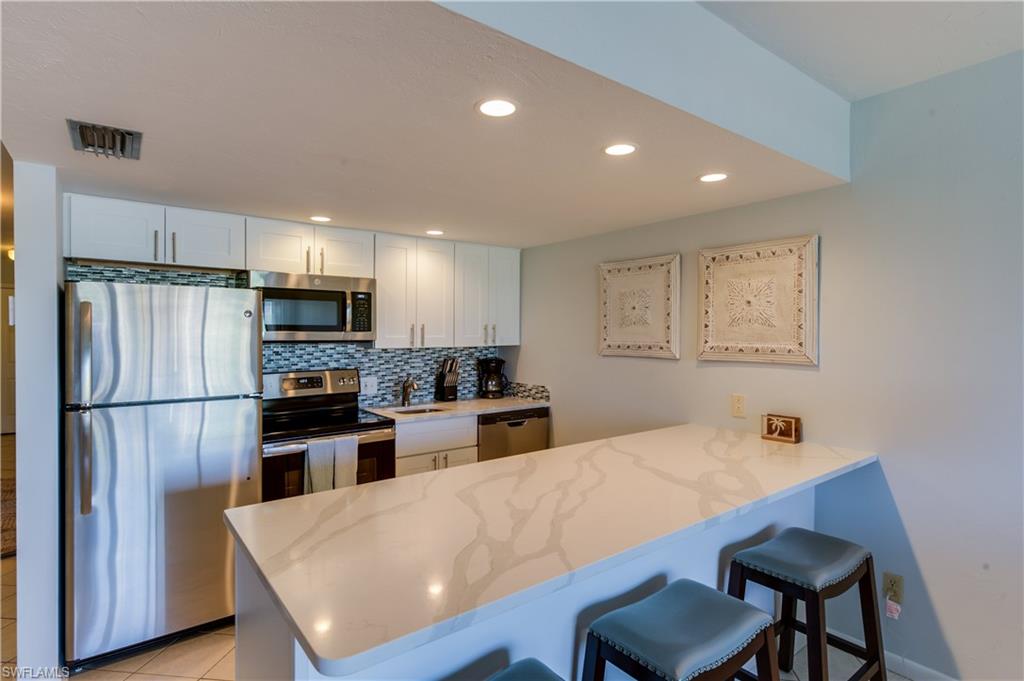 VANDERBILT PALMS - Residential