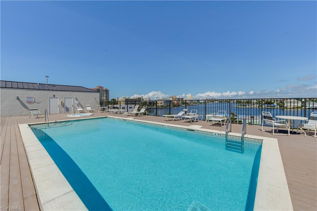 VANDERBILT PALMS - Residential