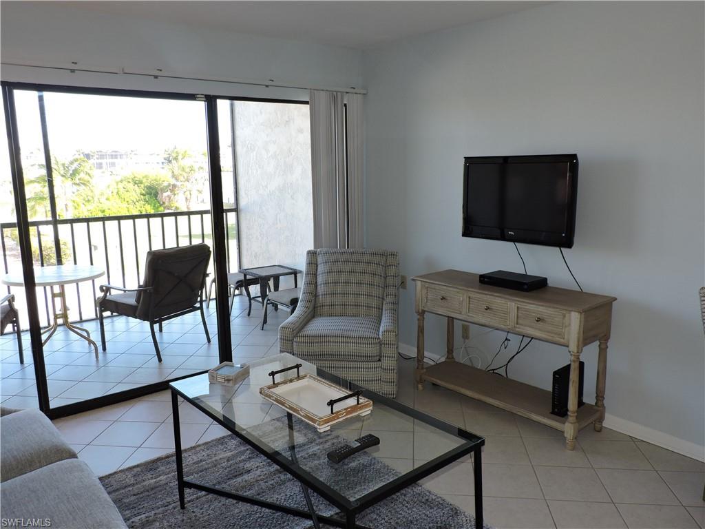 VANDERBILT PALMS - Residential