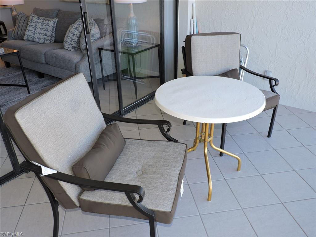 VANDERBILT PALMS - Residential