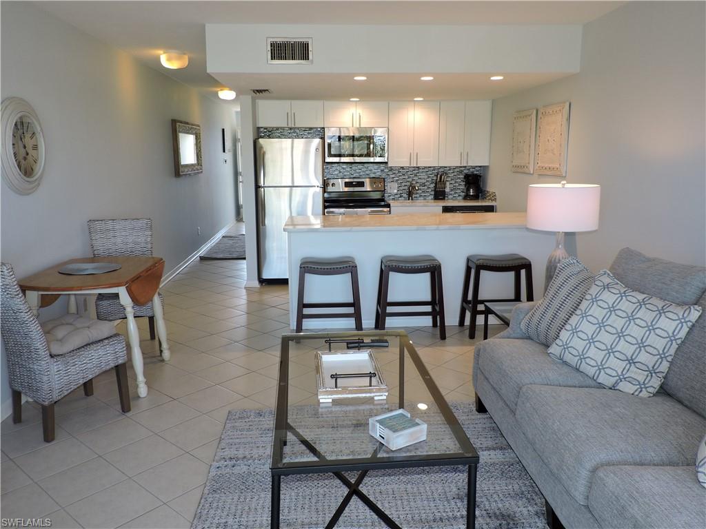 VANDERBILT PALMS - Residential