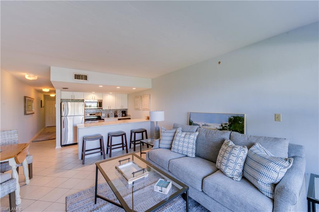 VANDERBILT PALMS - Residential