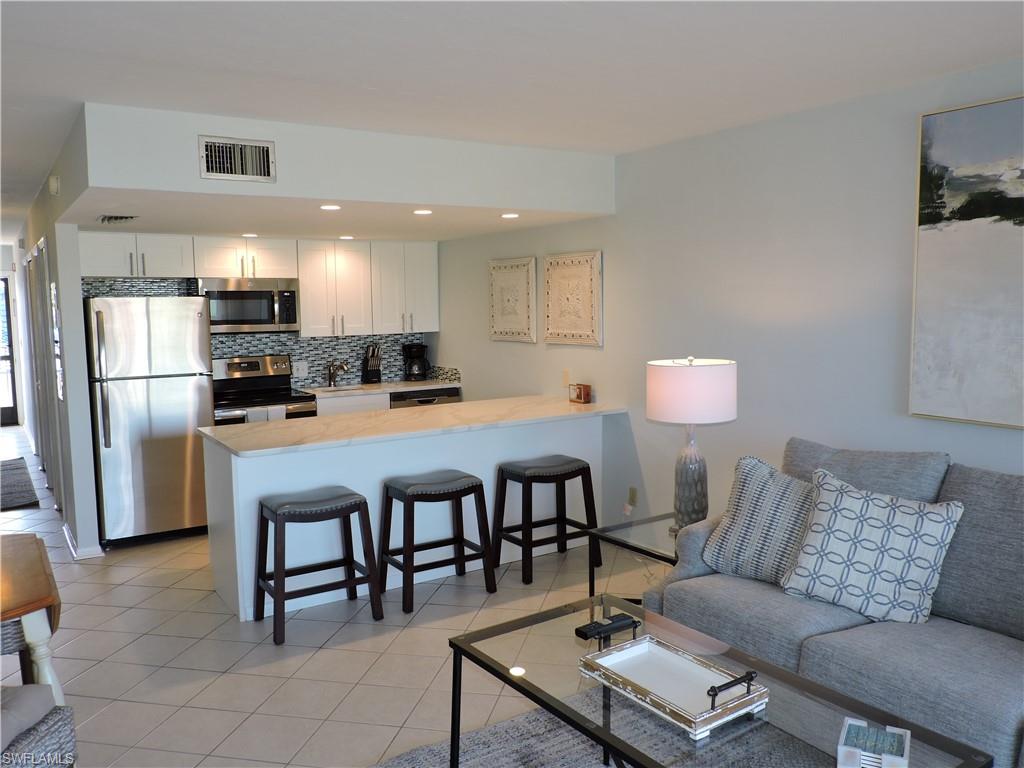 VANDERBILT PALMS - Residential