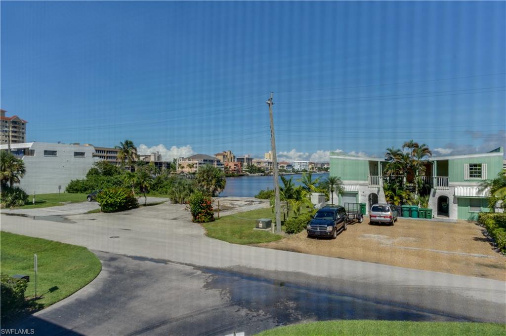 VANDERBILT PALMS - Residential