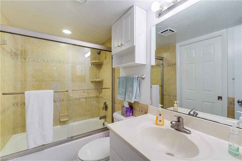 VANDERBILT PALMS - Residential