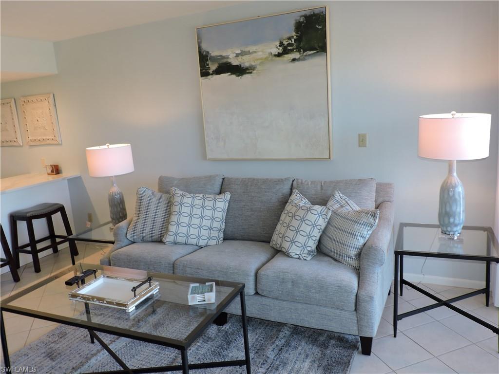 VANDERBILT PALMS - Residential