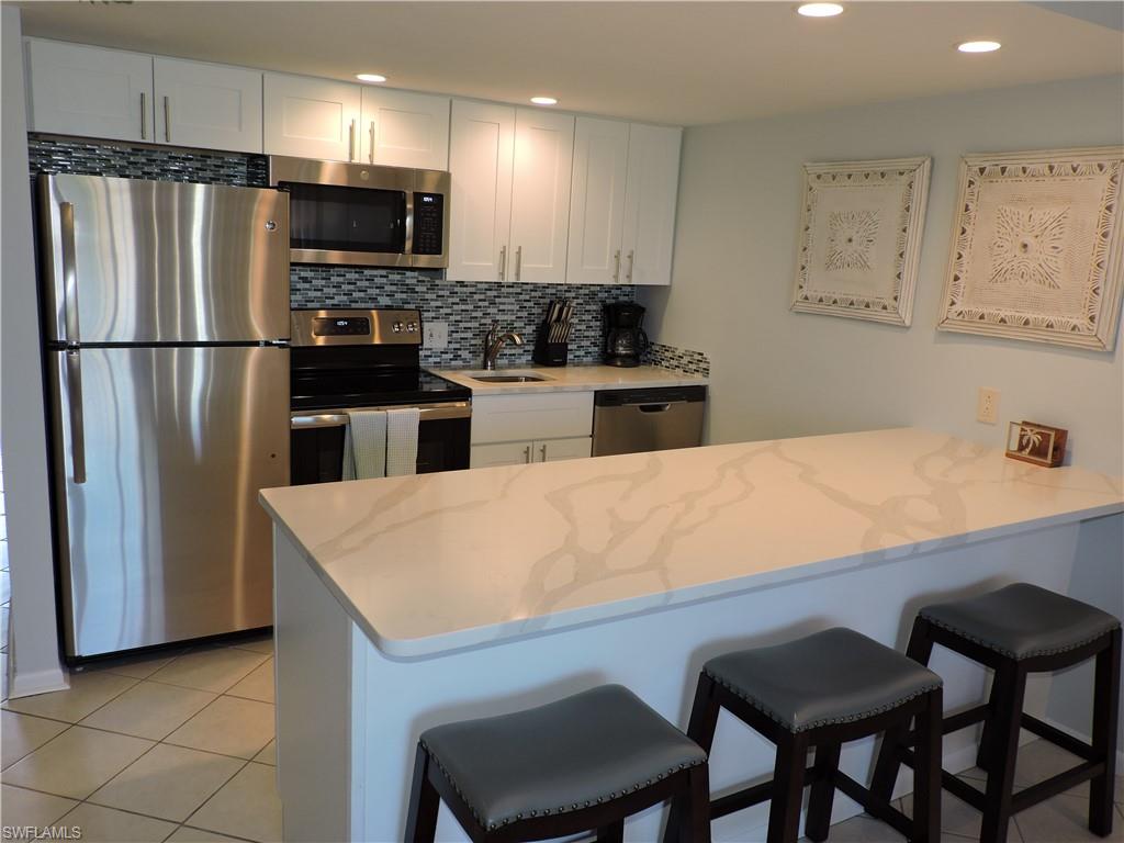 VANDERBILT PALMS - Residential