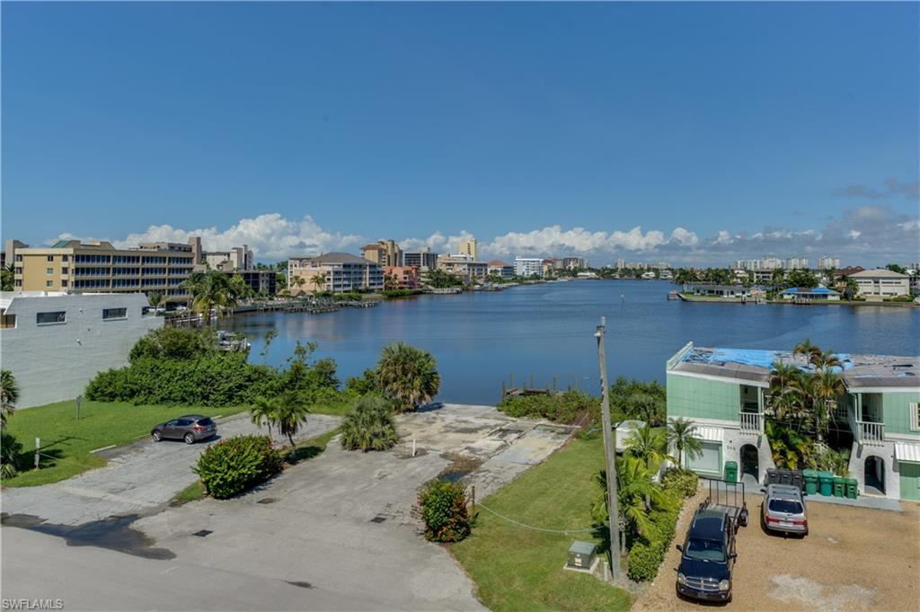 VANDERBILT PALMS - Residential
