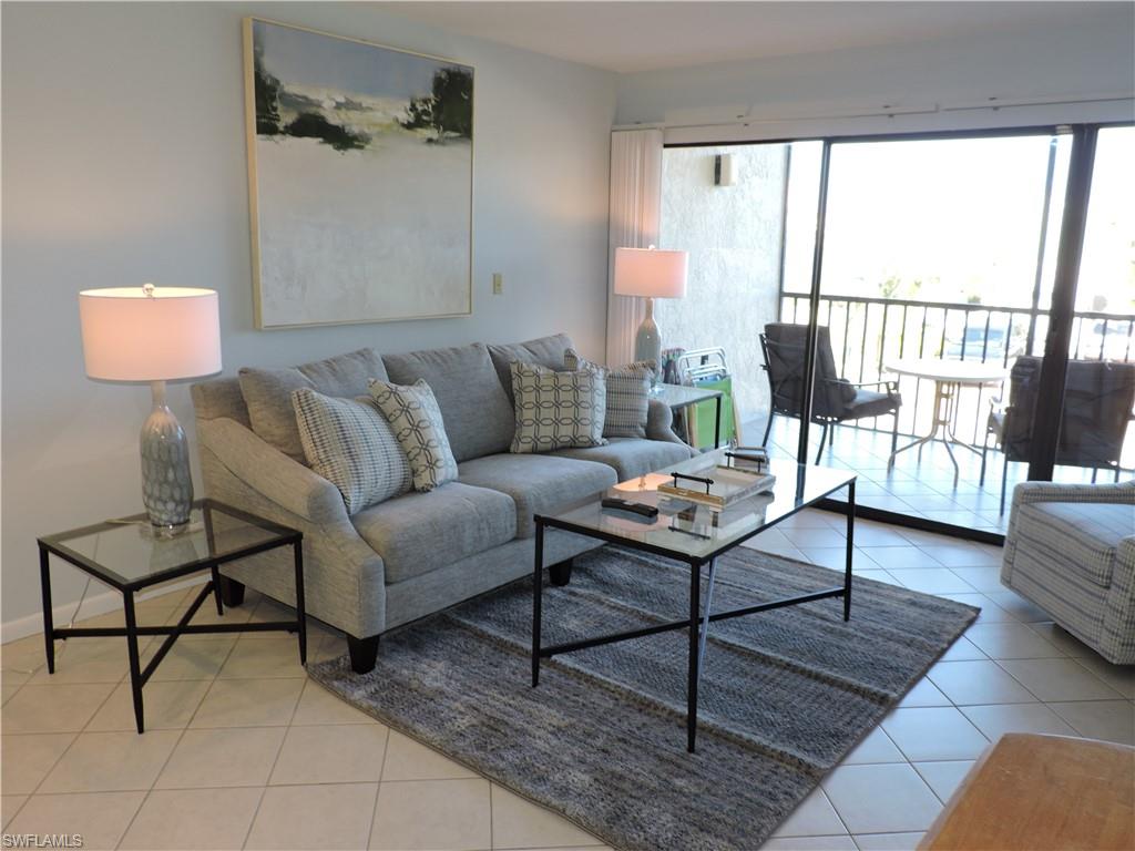 VANDERBILT PALMS - Residential