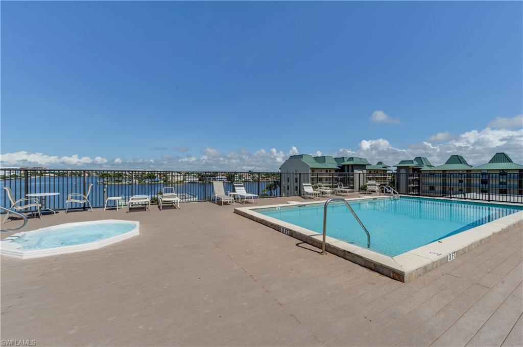 VANDERBILT PALMS - Residential