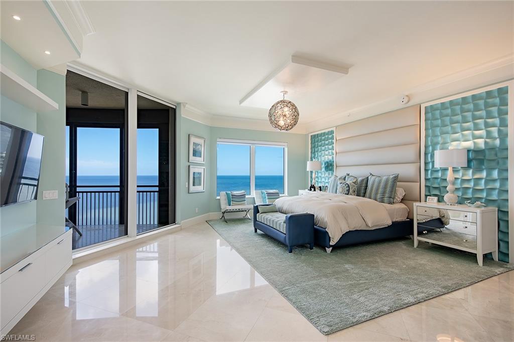 SEASONS AT NAPLES CAY - Residential