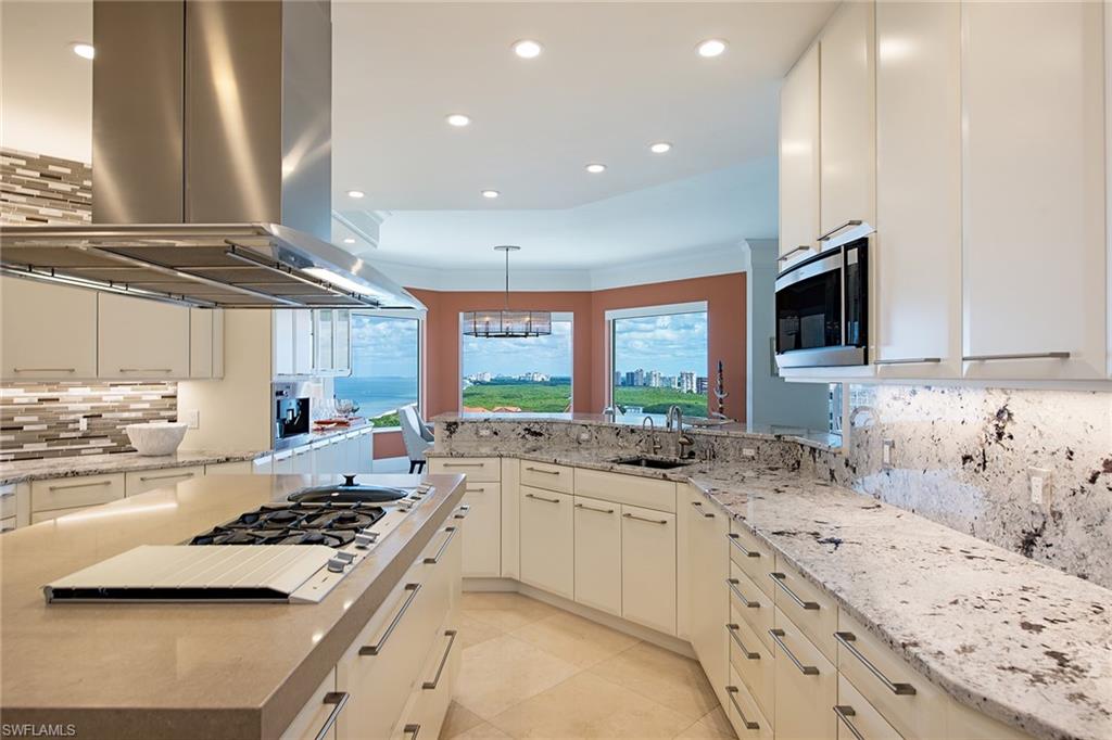 SEASONS AT NAPLES CAY - Residential