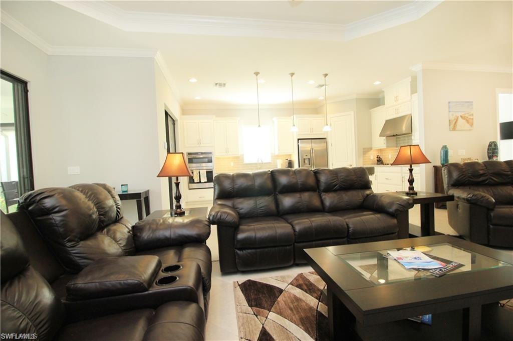 ESPLANADE - Residential Lease