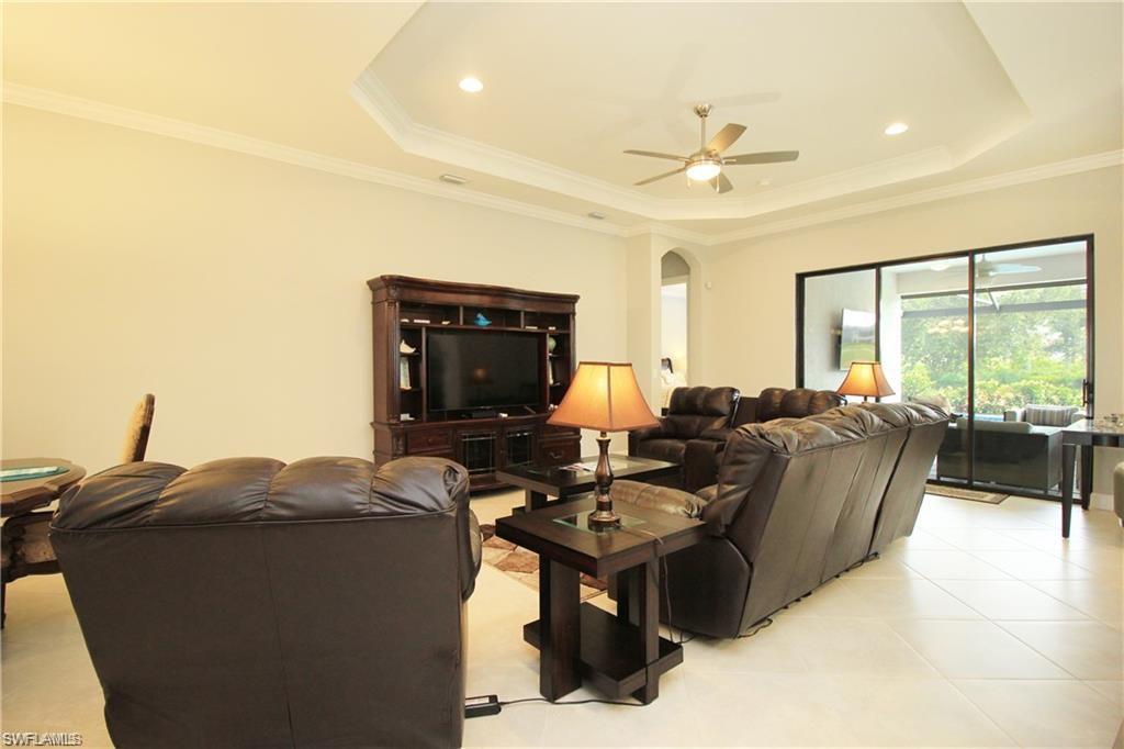 ESPLANADE - Residential Lease