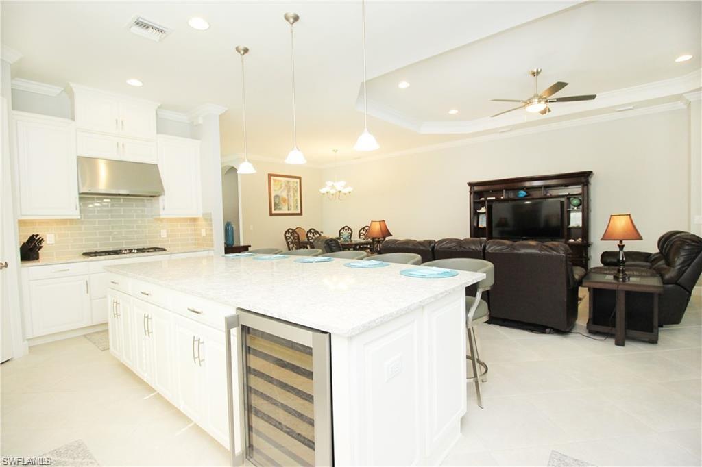 ESPLANADE - Residential Lease