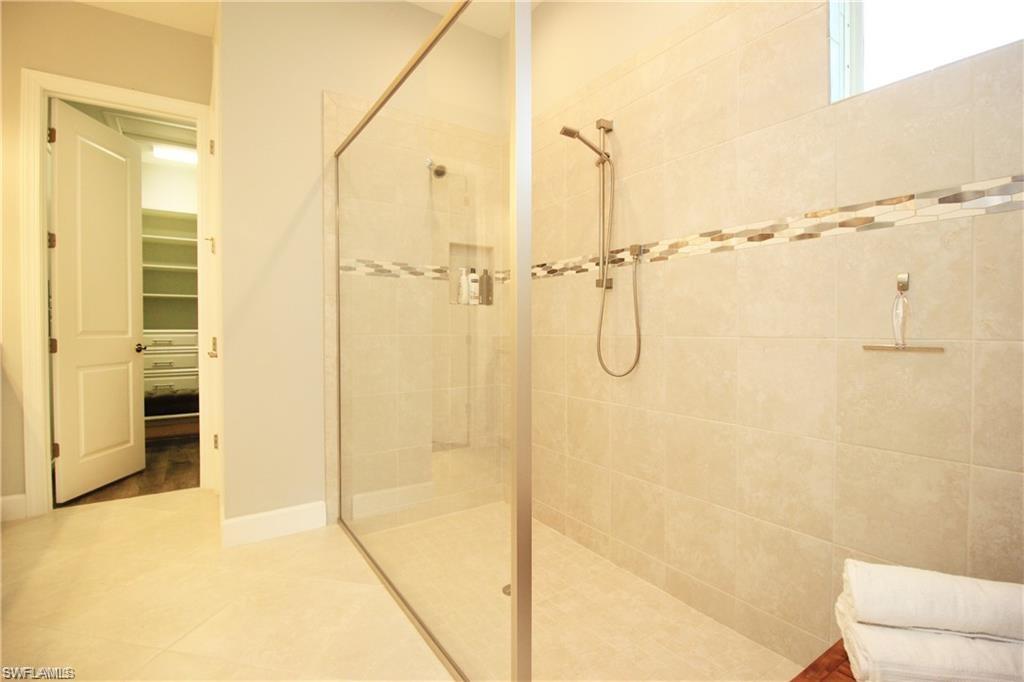 ESPLANADE - Residential Lease