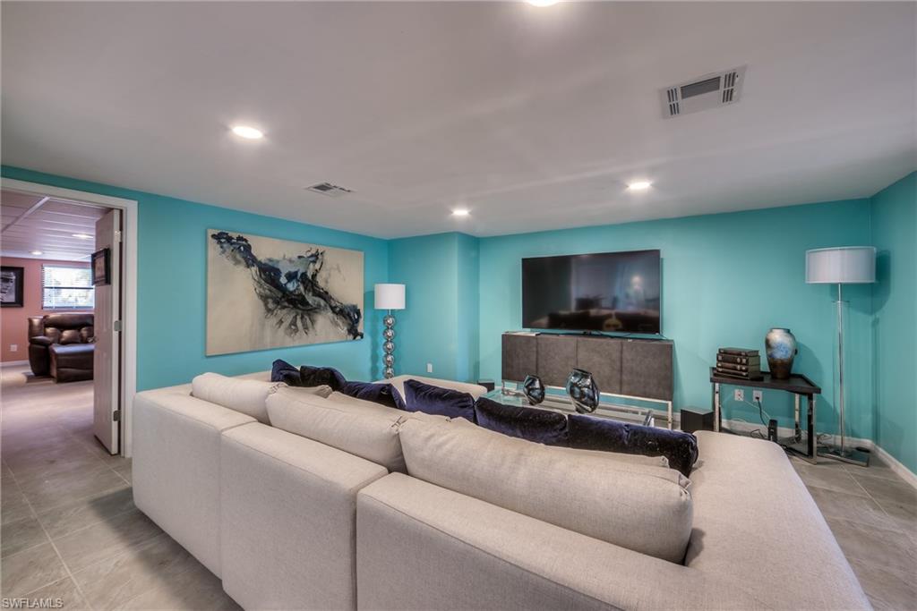 SIESTA ISLES - Residential