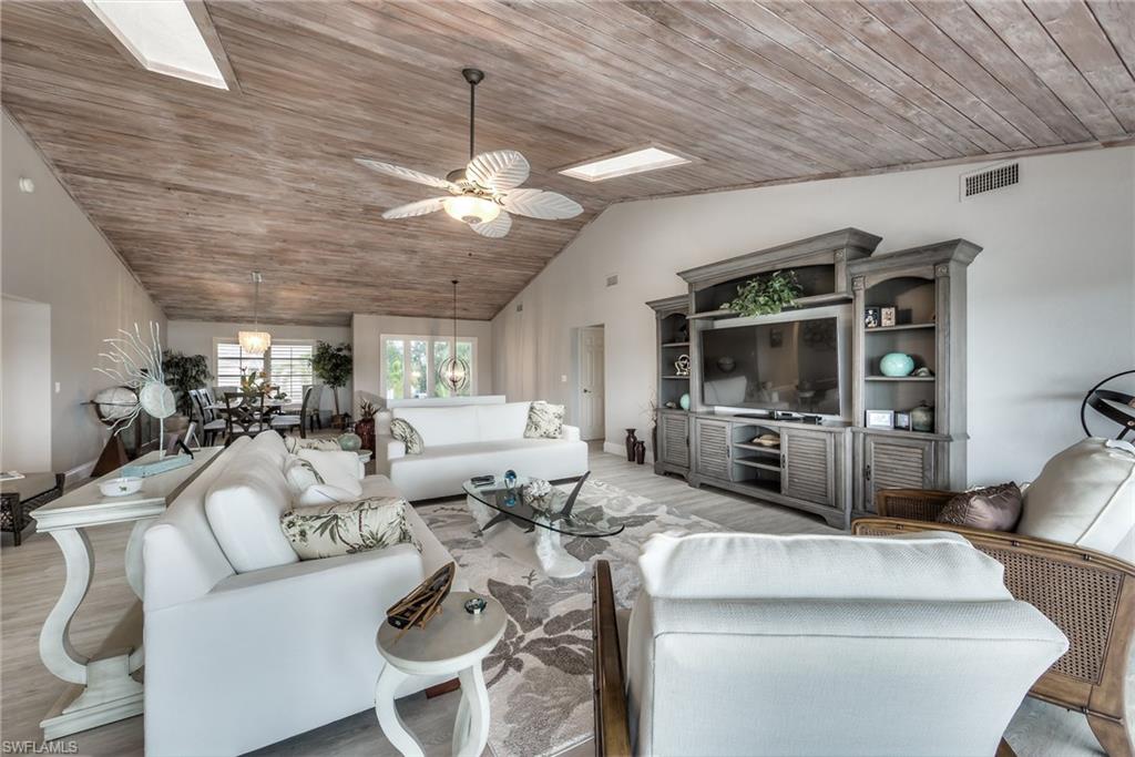 SIESTA ISLES - Residential