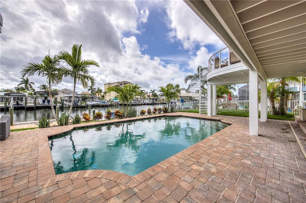 SIESTA ISLES - Residential