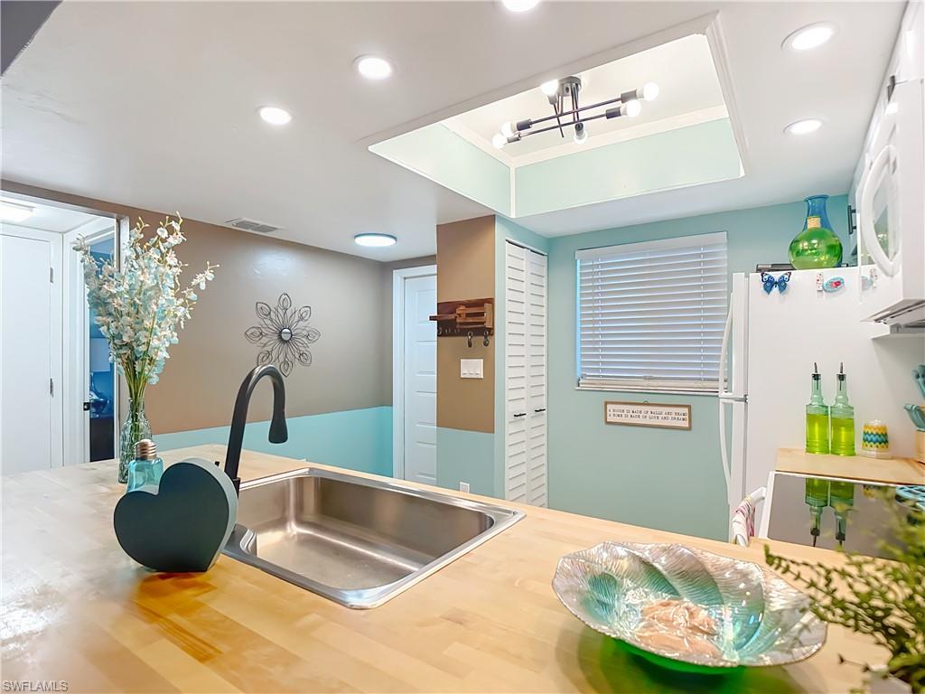 COUNTRY PINES CONDO - Residential