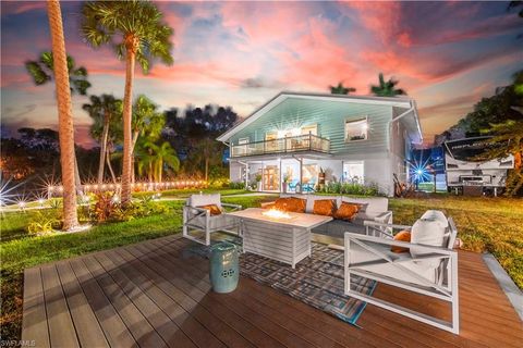 Single Family Residence in BONITA SPRINGS FL 27237 Rio Vista CIR 1.jpg