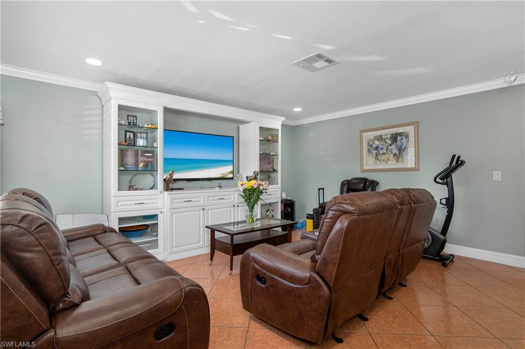 NAPLES MANOR - Residential