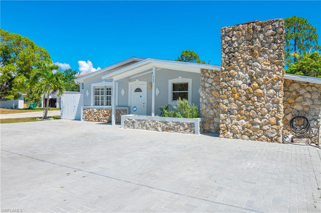 NAPLES MANOR - Residential