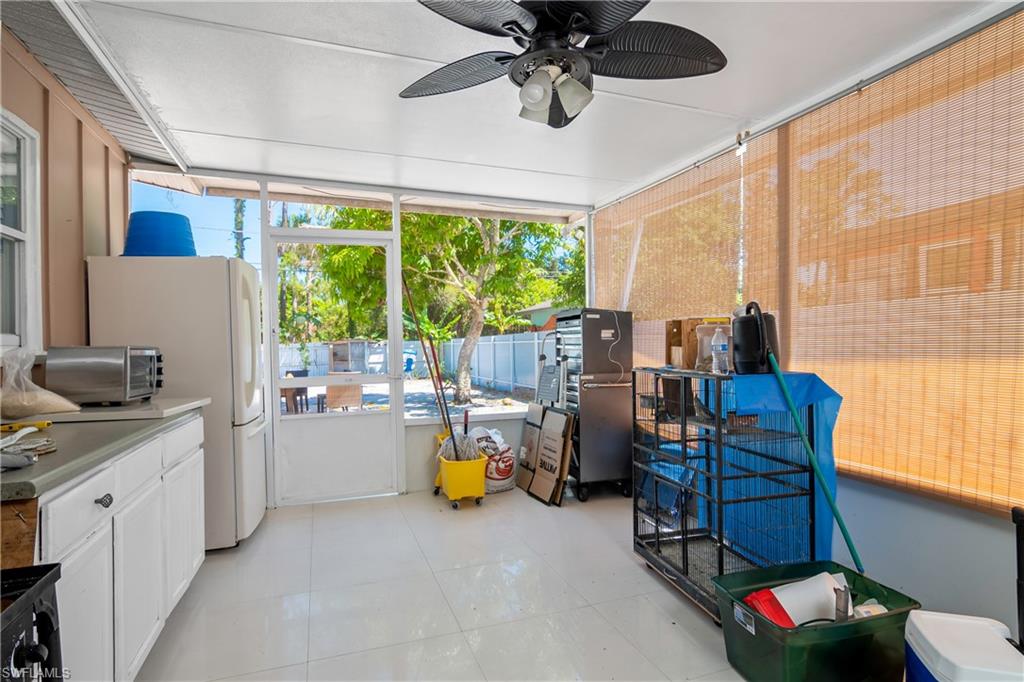 NAPLES MANOR - Residential