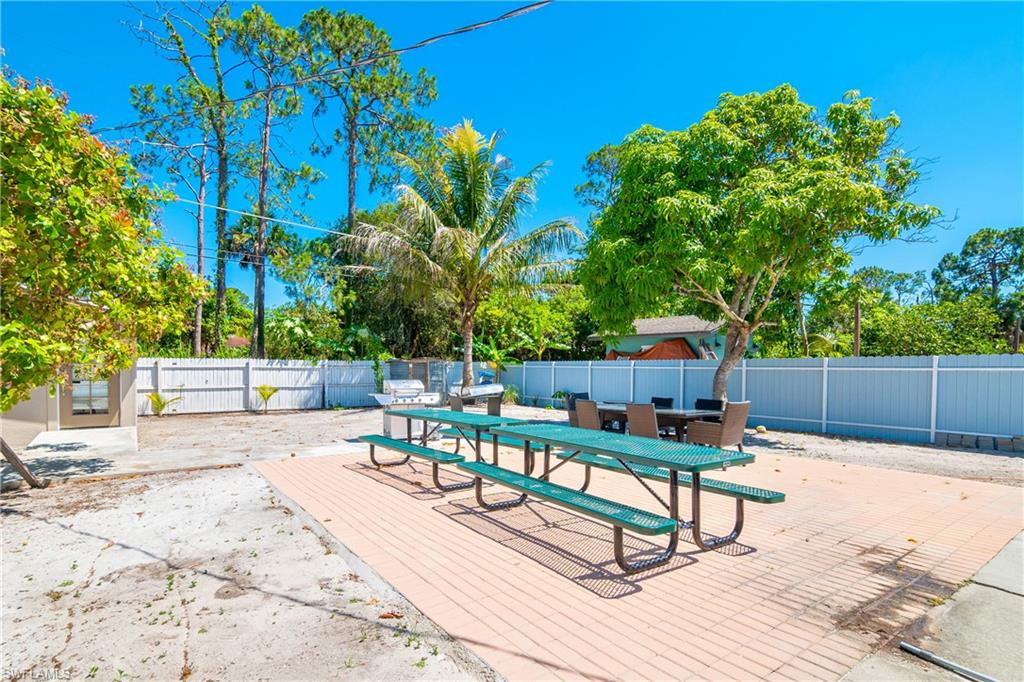 NAPLES MANOR - Residential