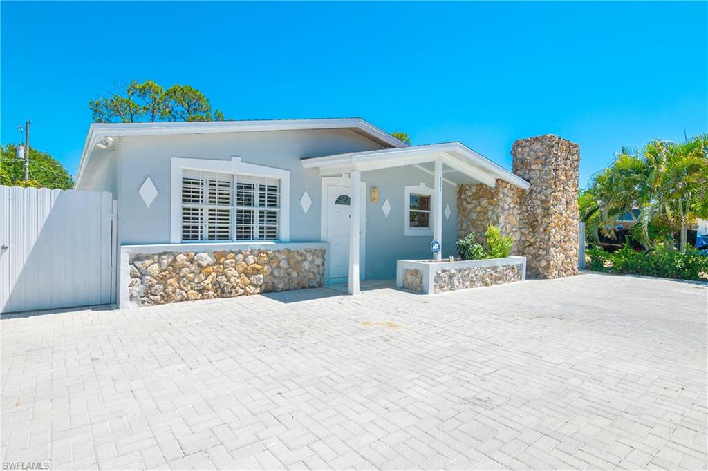 NAPLES MANOR - Residential