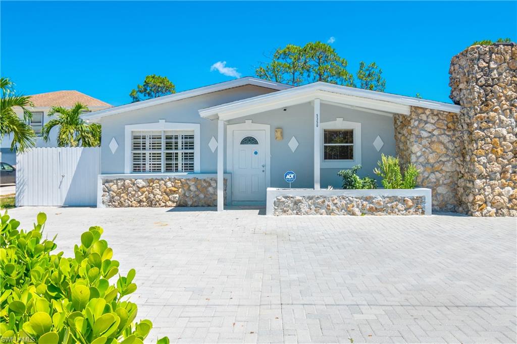 NAPLES MANOR - Residential