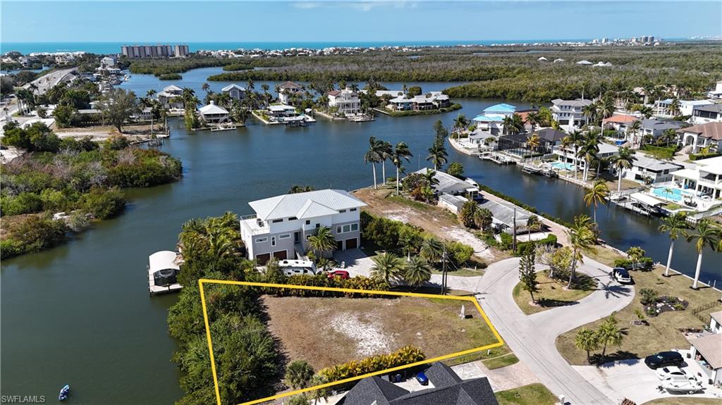 IMPERIAL SHORES - Land