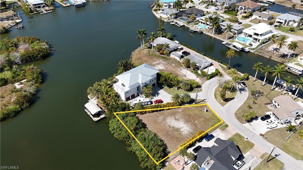 IMPERIAL SHORES - Land