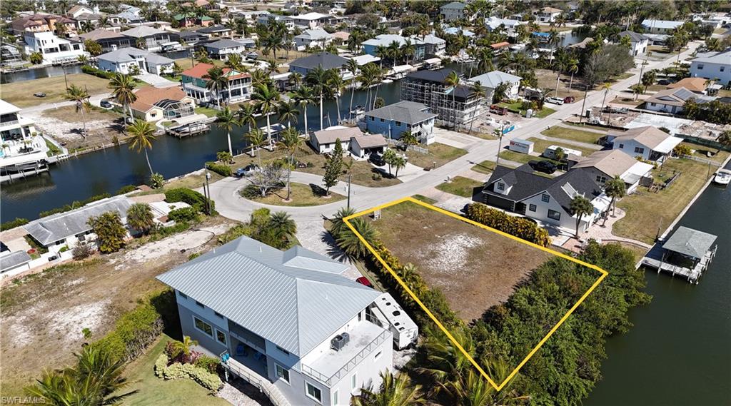 IMPERIAL SHORES - Land