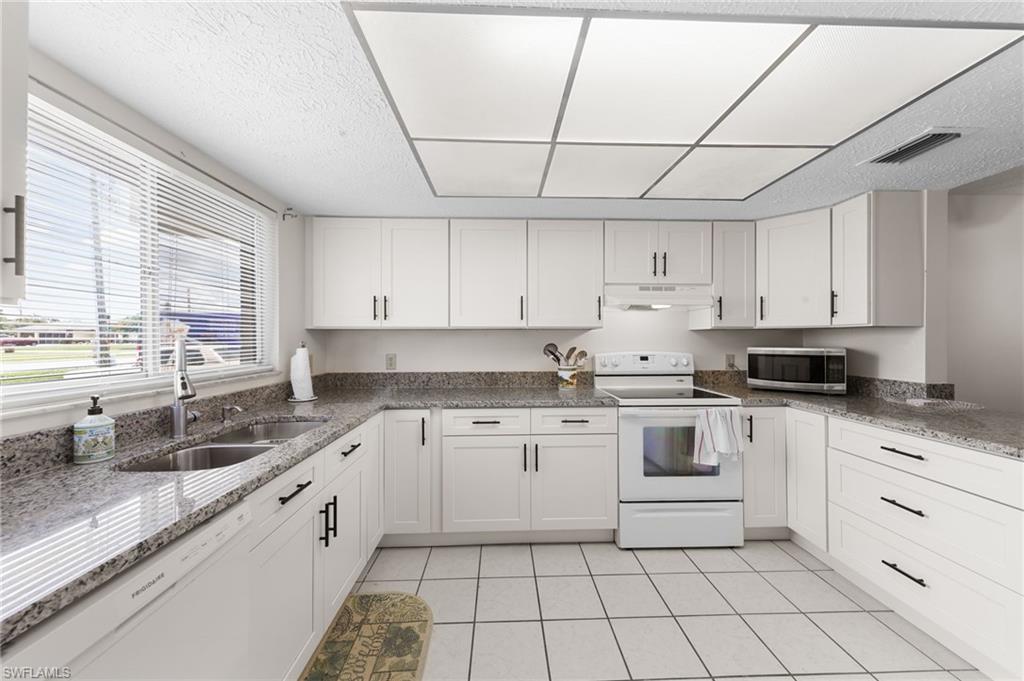 SUNWARD CONDO - Residential