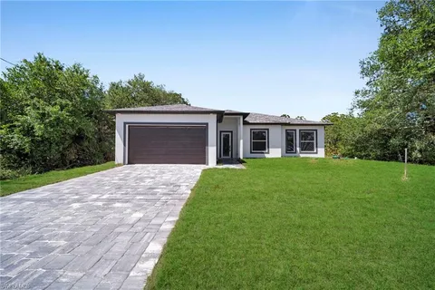 406 Columbus Blvd S, Lehigh Acres, FL 33974 - #: 225011259