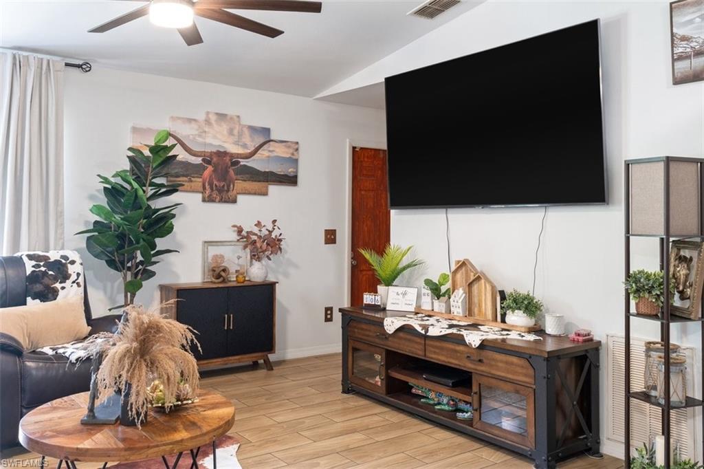 LABELLE BELMONT WOODS - Residential