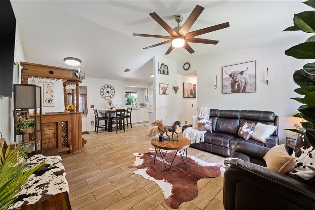 LABELLE BELMONT WOODS - Residential