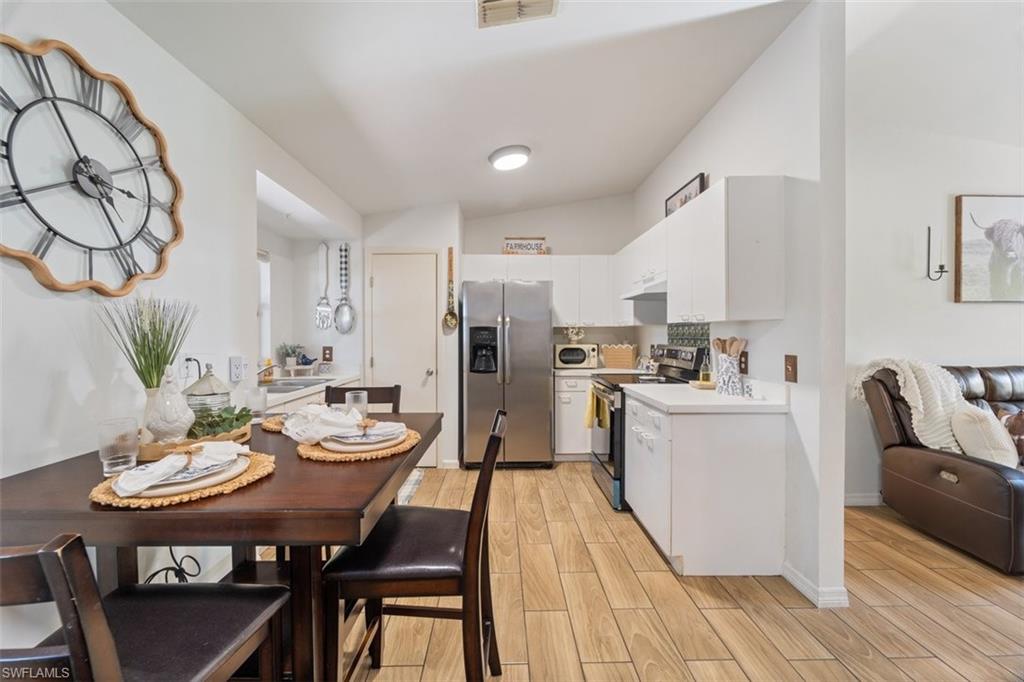 LABELLE BELMONT WOODS - Residential