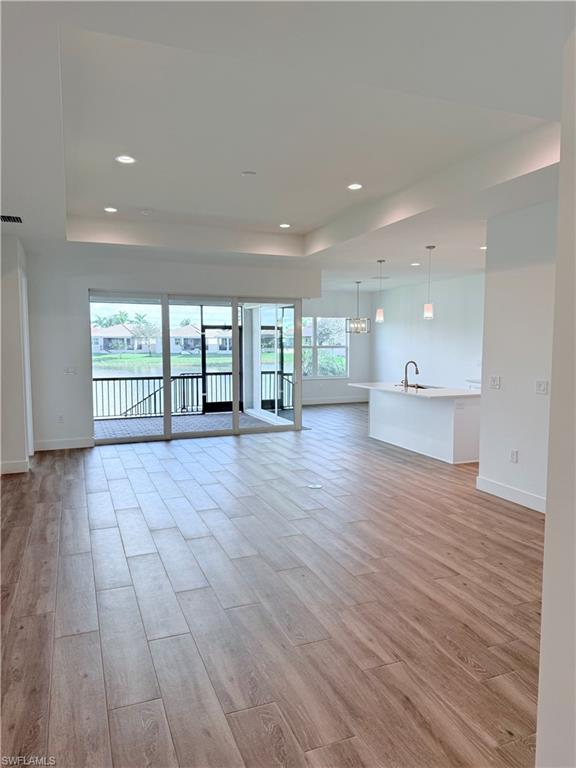 BANYAN BAY - Residential