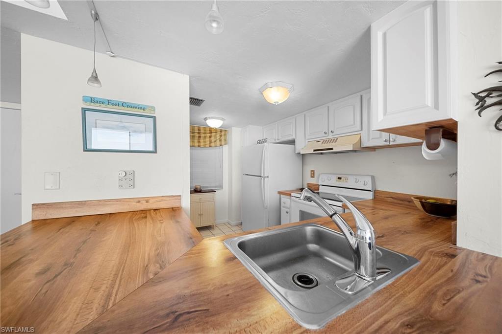 AMBASSADOR CONDO - Residential